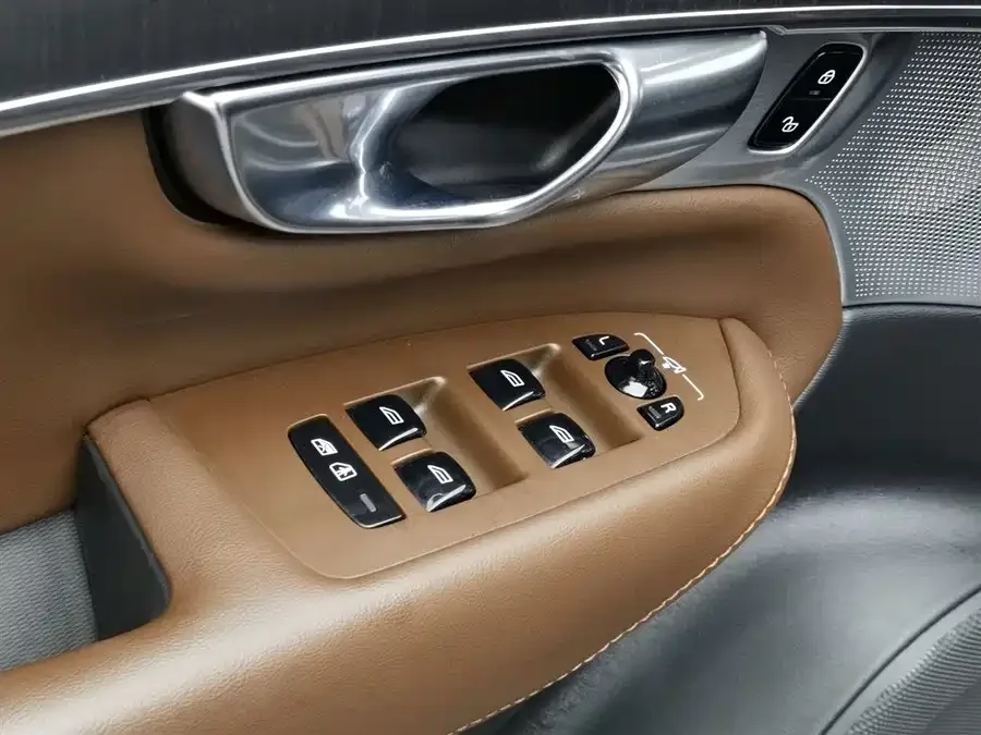 Volvo XC90 Plug-in Hybrid 2023 T8 RECHARGE Zhizun Luxury Edition 7 Seaters 2023 — миниатюра 3