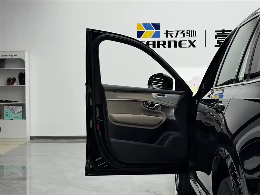 Volvo XC90 Plug-in Hybrid 2025 T8 Zhizun Luxury Edition 7 Seaters 2025 — миниатюра 2