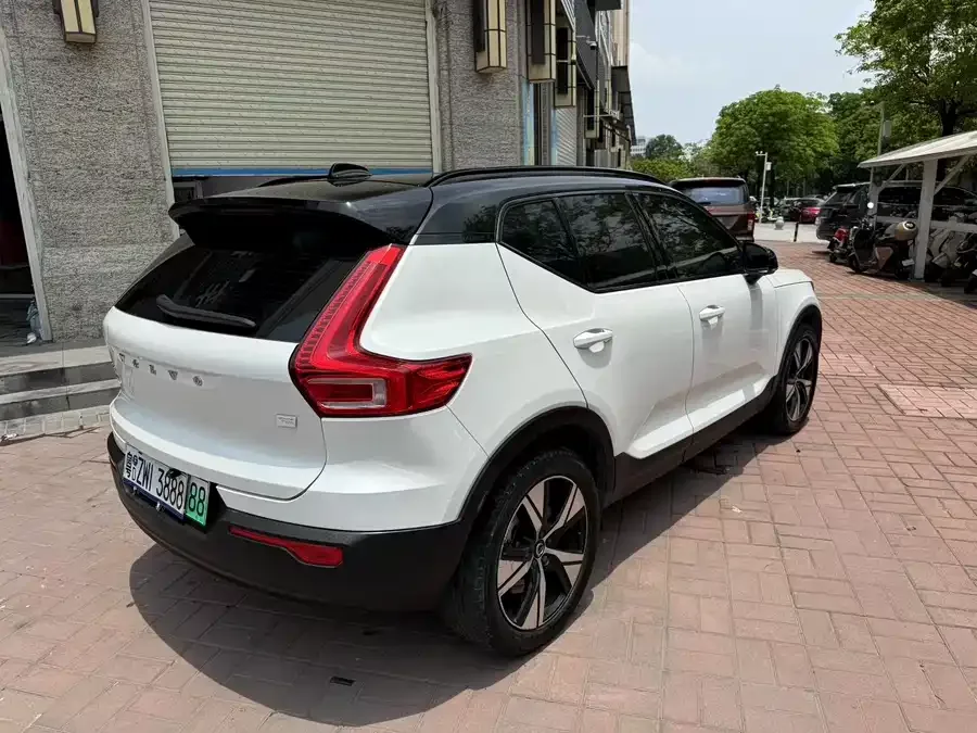 Volvo XC40 New Energy 2022 Four-Wheel Drive High-Performance Edition 2022 — миниатюра 3
