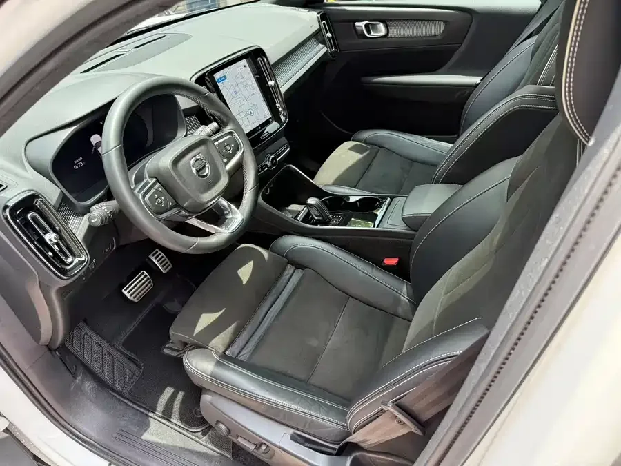 Volvo XC40 New Energy 2022 Four-Wheel Drive High-Performance Edition 2022 — миниатюра 4