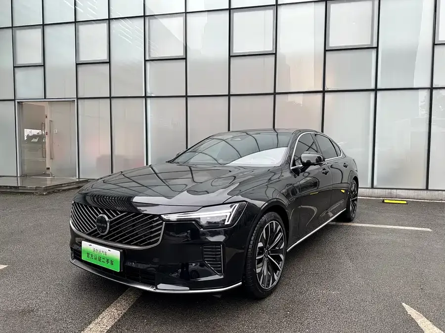 Volvo S90 plug-in hybrid 2025