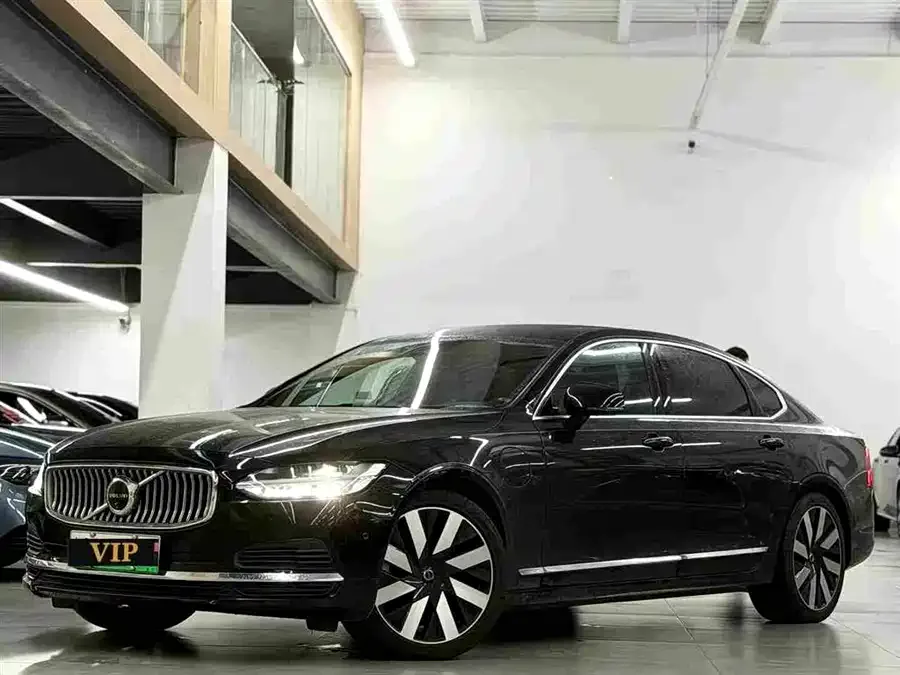 Volvo S90 plug-in hybrid 2024