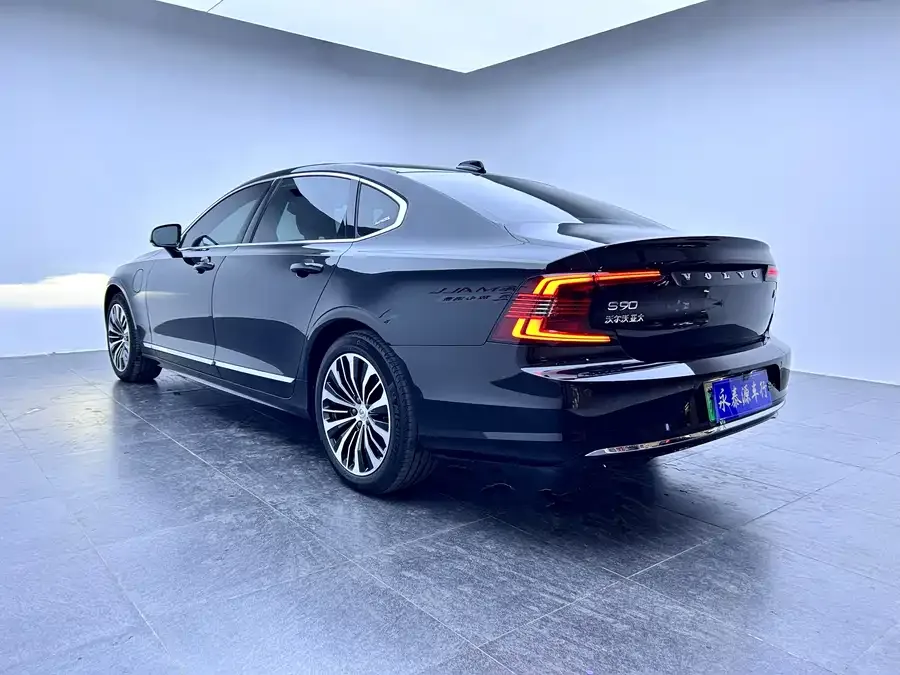 Volvo S90 plug-in hybrid 2024 plug-in hybrid four-wheel drive long-range Zhiyi luxury version 2024 — миниатюра 2