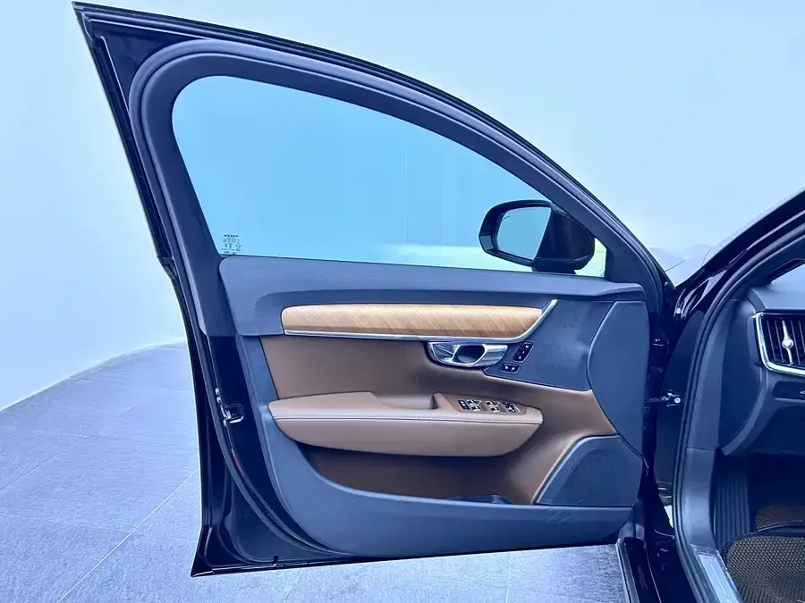 Volvo S90 plug-in hybrid 2024 plug-in hybrid four-wheel drive long-range Zhiyi luxury version 2024 — миниатюра 3