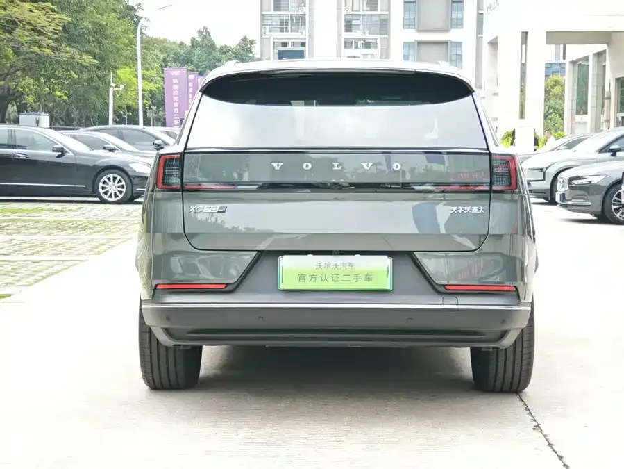 Volvo XC70 plug-in hybrid 2026 four-wheel drive long-range Core 2025 — миниатюра 3