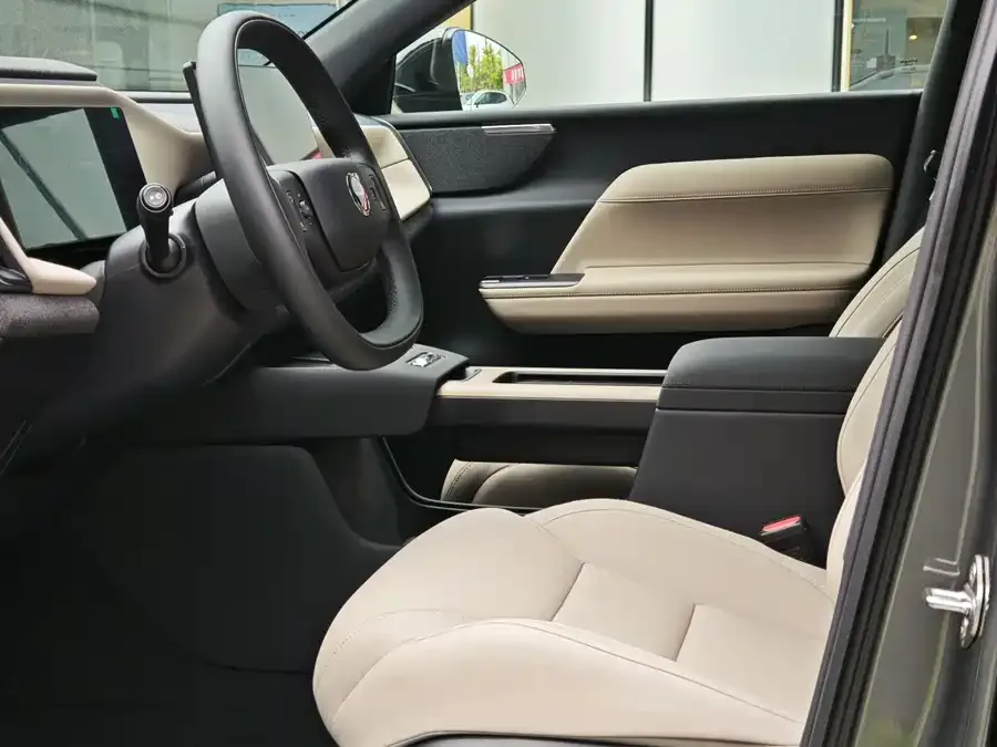 Volvo XC70 plug-in hybrid 2026 four-wheel drive long-range Core 2025 — миниатюра 4