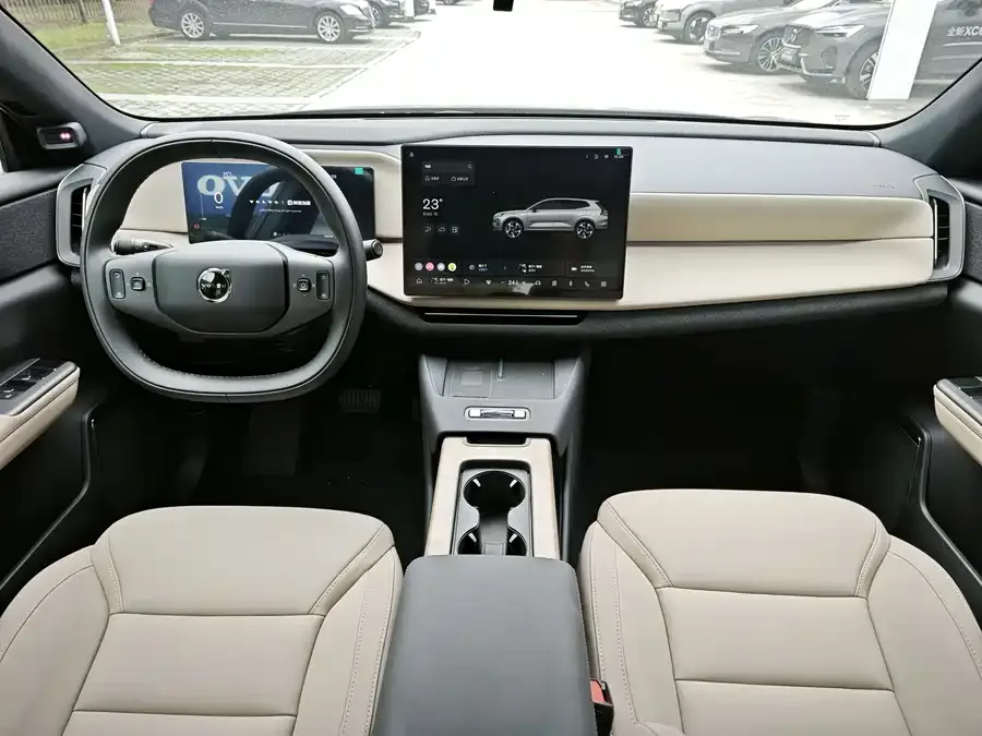 Volvo XC70 plug-in hybrid 2026 four-wheel drive long-range Core 2025 — миниатюра 5