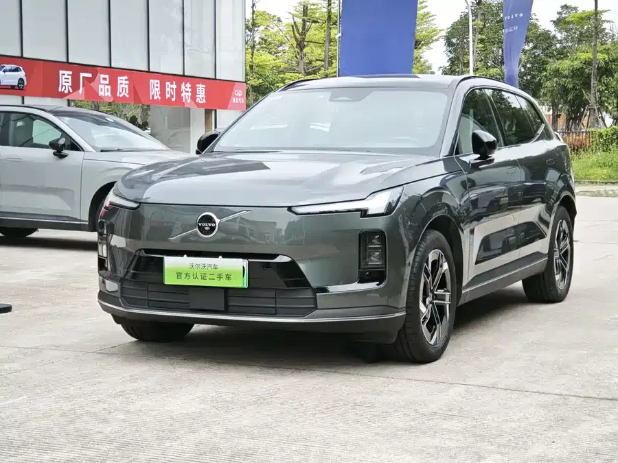 Volvo XC70 plug-in hybrid 2025
