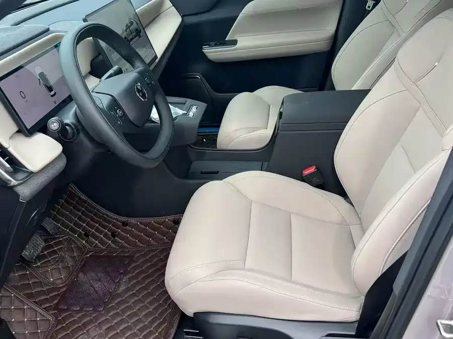 Volvo XC70 plug-in hybrid 2026 four-wheel drive long-range Core 2025 — миниатюра 2