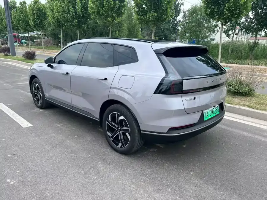 Volvo XC70 plug-in hybrid 2026 four-wheel drive long-range Core 2025 — миниатюра 3