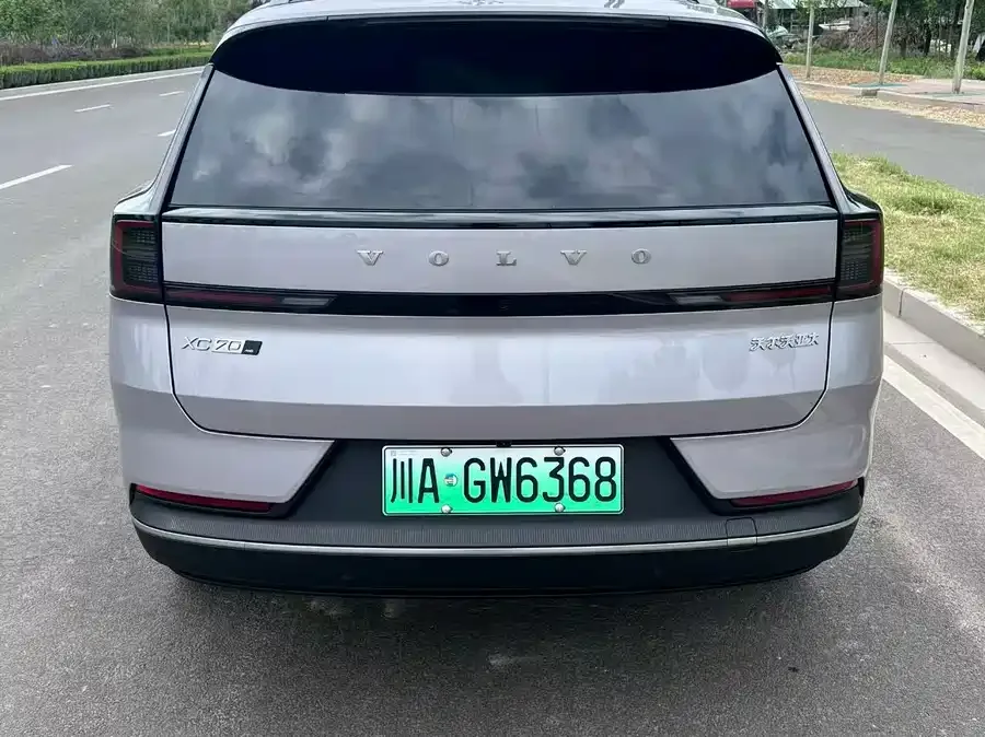 Volvo XC70 plug-in hybrid 2026 four-wheel drive long-range Core 2025 — миниатюра 5