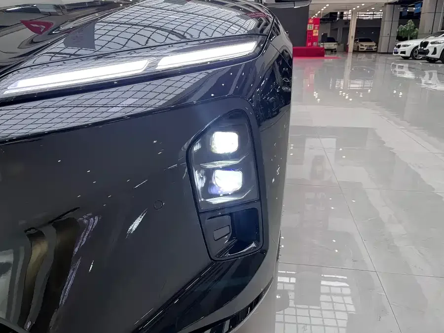 NIO ET5T NIO ET5T 2025 Champion Commemorative Edition 75kWh Touring 2026 — миниатюра 3