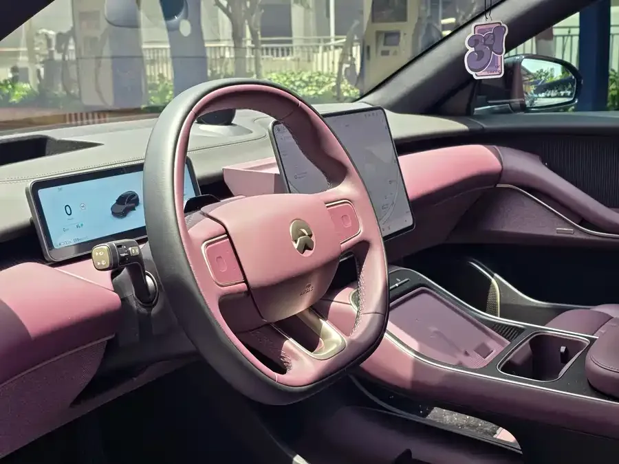 NIO ET5T NIO ET5T 2025 Shadow Package Limited Edition 100kWh Touring 2025 — миниатюра 4