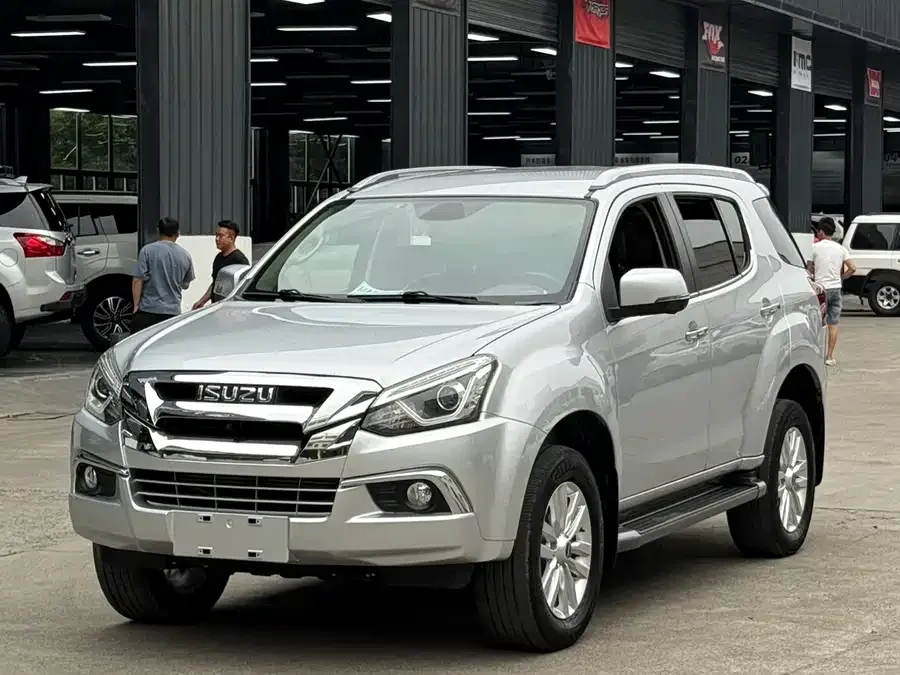 Isuzu MU-X mu-X 2020 1.9T Diesel Automatic 2WD Enjoy Edition 5-seater National VI 2022 — фото 1, купить с доставкой в Москву