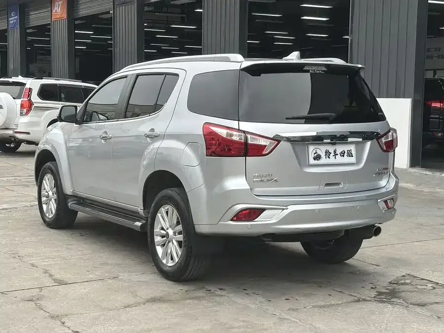 Isuzu MU-X mu-X Shepherd 2022 2.0T gasoline automatic four-wheel drive 7-seater 2022 — миниатюра 4
