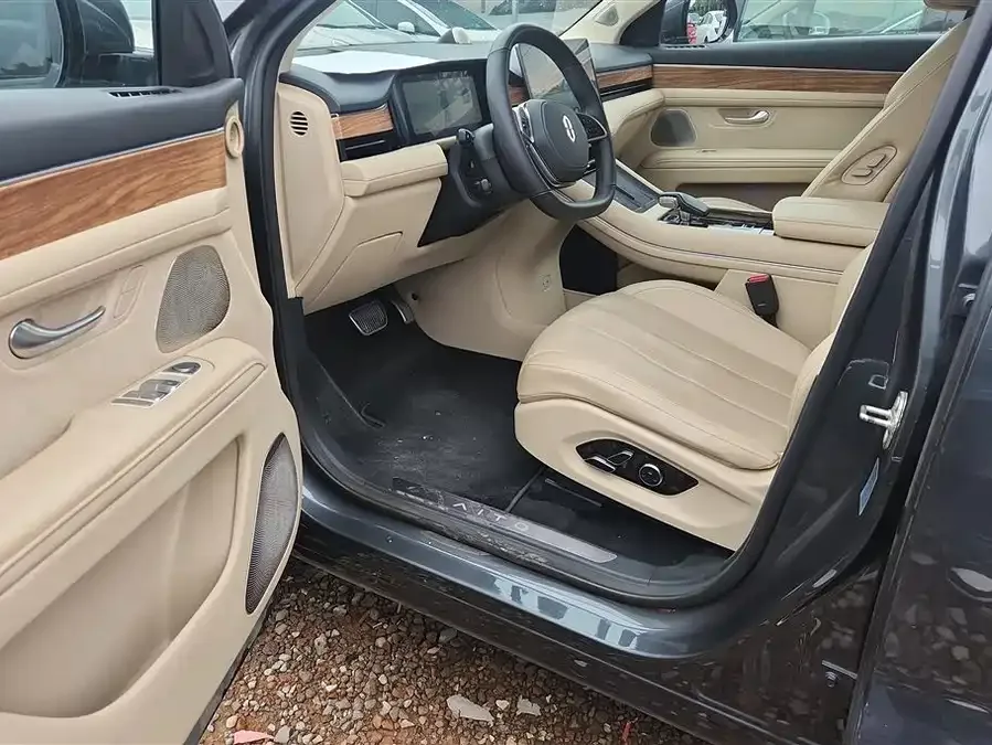 AITO M7 QM7 2022 1.5T RWD Comfort Edition 2023 — миниатюра 3