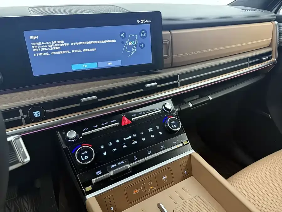 Hyundai SantaFe Santa Fe 2024 2.0T Connoisseur Pro Max 2025 — миниатюра 4
