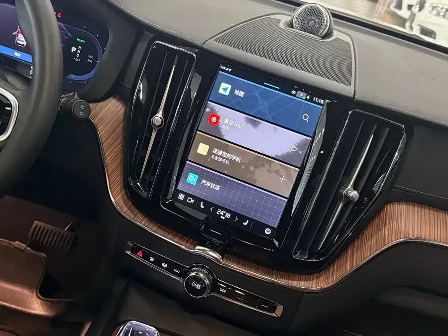 Volvo XC60 Plug-in Hybrid 2025 Plug-in Hybrid Long-range Four-wheel Drive Smart Luxury Edition 2024 — миниатюра 4