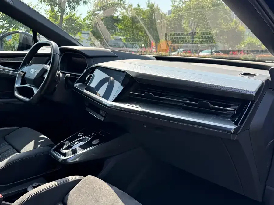 Audi Q5 e-tron 2022 50 e-tron quattro Glory Mecha Suit Sun Chaser Edition 2022 — миниатюра 4