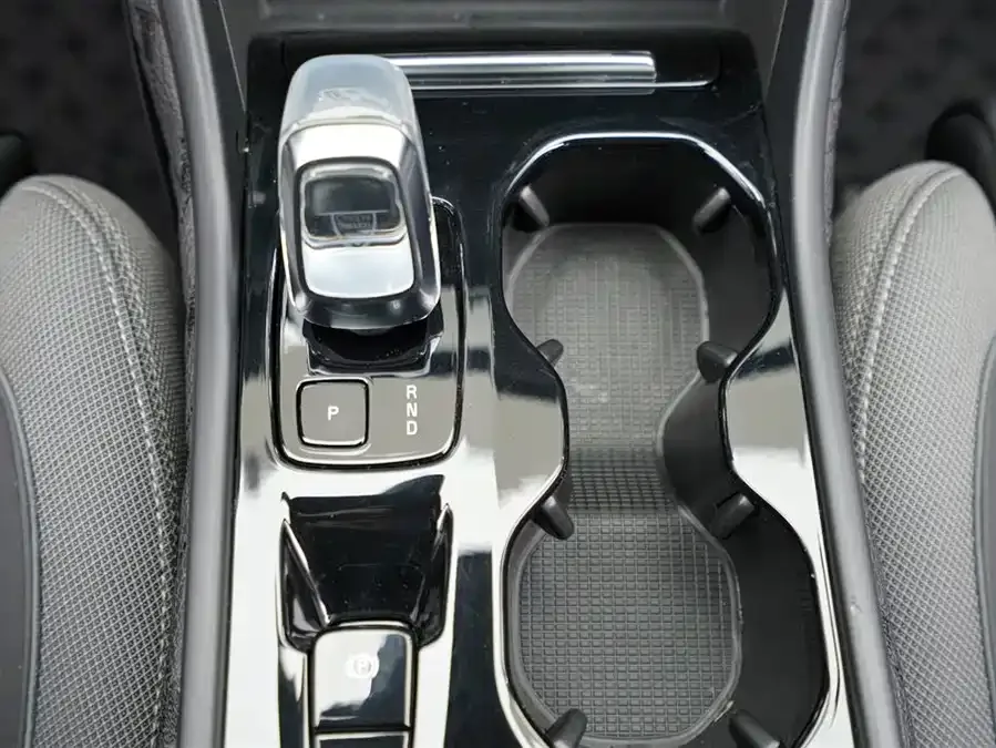 Volvo XC40 2024 B3 Zhiyuan Luxury Edition 2024 — миниатюра 3