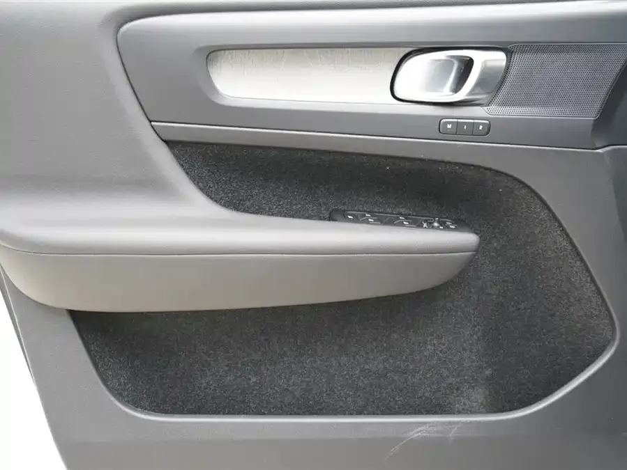 Volvo XC40 2024 B3 Zhiyuan Luxury Edition 2024 — миниатюра 5