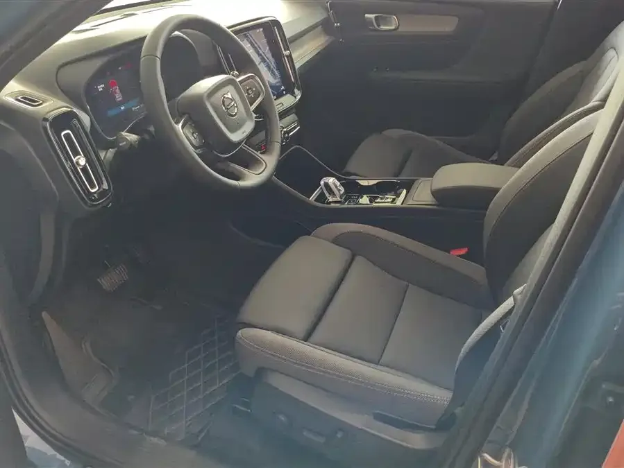 Volvo XC40 2023 B3 Zhiyuan Luxury Edition 2023 — миниатюра 3