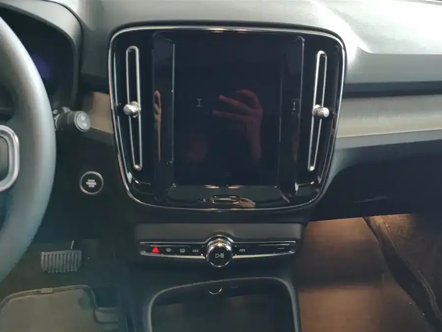 Volvo XC40 2023 B3 Zhiyuan Luxury Edition 2023 — миниатюра 4