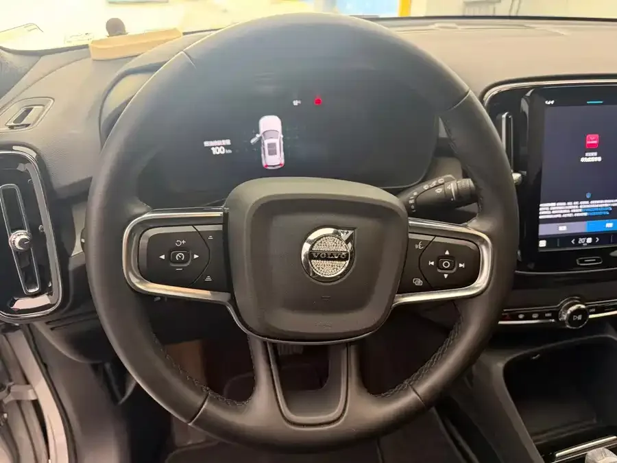 Volvo XC40 2023 B3 Zhiyuan Luxury Edition 2023 — миниатюра 2
