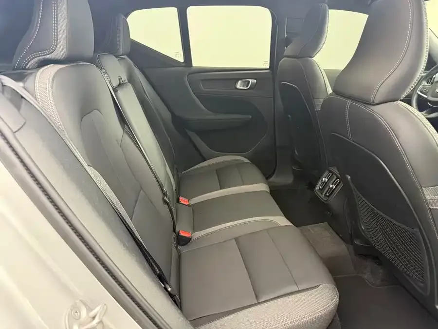Volvo XC40 2023 B3 Zhiyuan Luxury Edition 2023 — миниатюра 5