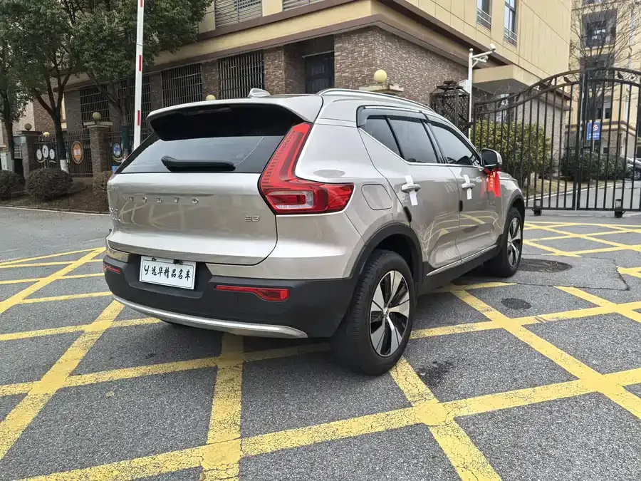 Volvo XC40 2024 B3 Zhiyuan Luxury Edition 2024 — миниатюра 5