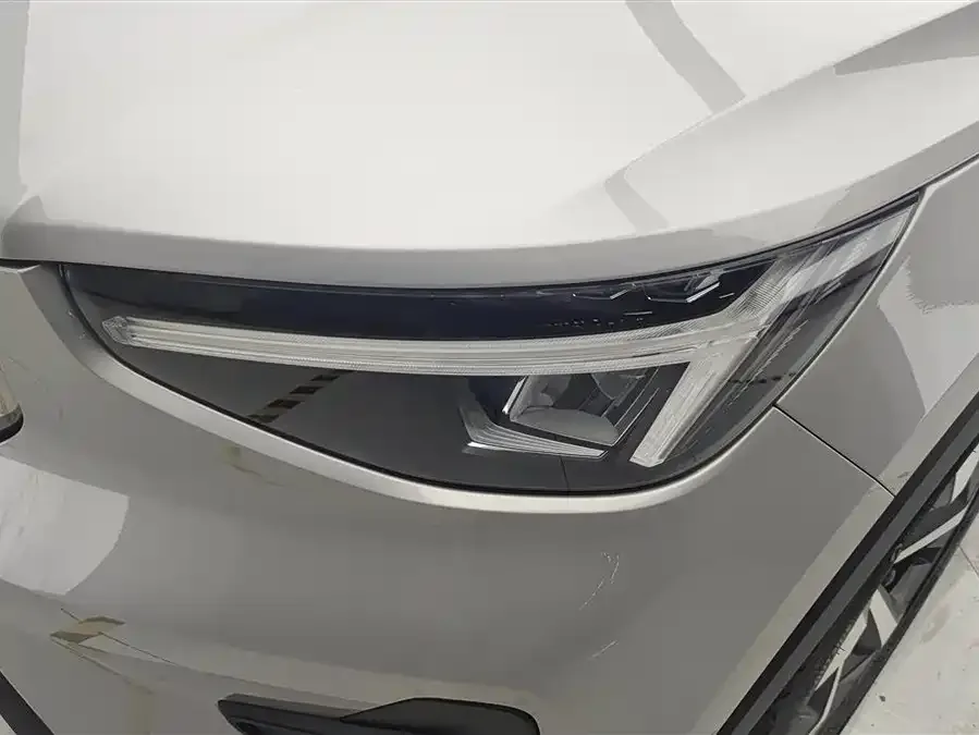Volvo XC40 2023 B4 4WD Zhiyuan Luxury Edition 2023 — миниатюра 5