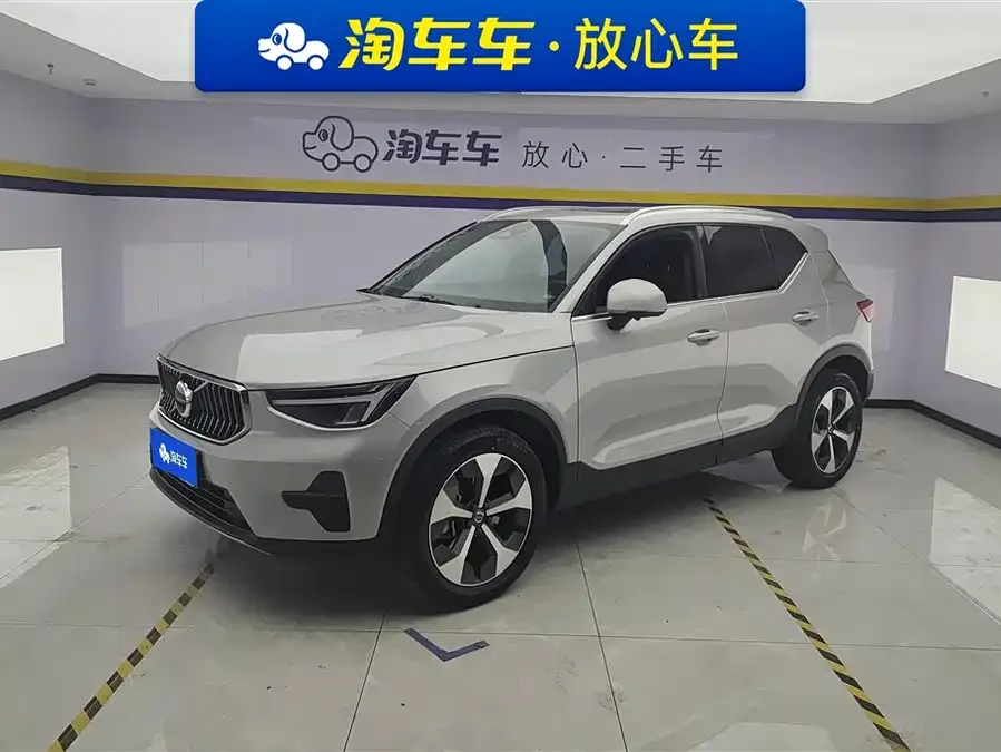 Volvo XC40 2023 B4 4WD Zhiyuan Luxury Edition 2023 — фото 1, купить с доставкой в Москву