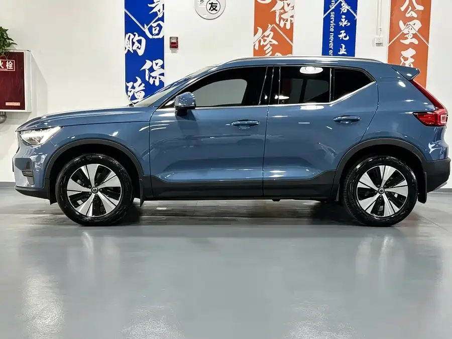 Volvo XC40 2023 B3 Zhiyuan Luxury Edition 2022 — миниатюра 2