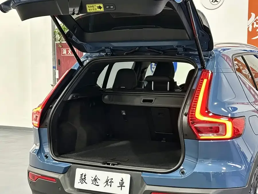 Volvo XC40 2023 B3 Zhiyuan Luxury Edition 2022 — миниатюра 3