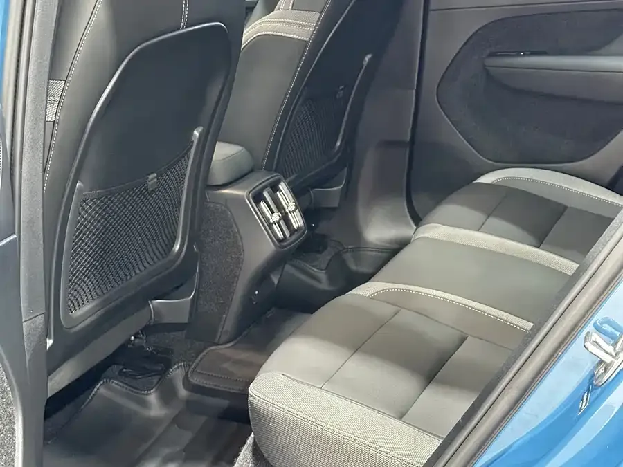 Volvo XC40 2023 B3 Zhiyuan Luxury Edition 2022 — миниатюра 4