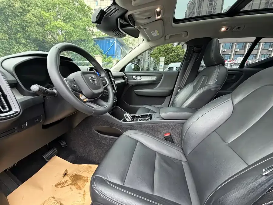 Volvo XC40 2021 T4 four-wheel drive Zhiyuan Deluxe Edition 2022 — миниатюра 3