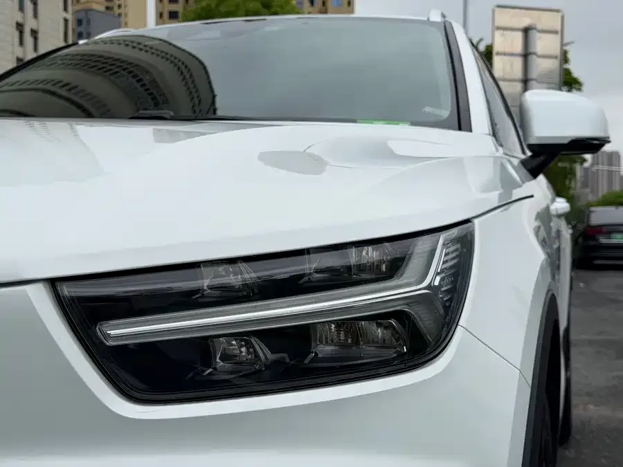 Volvo XC40 2021 T4 four-wheel drive Zhiyuan Deluxe Edition 2022 — миниатюра 4