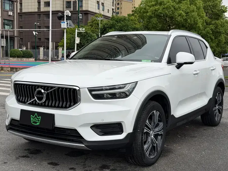 Volvo XC40 2021 T4 four-wheel drive Zhiyuan Deluxe Edition 2022 — фото 1, купить с доставкой в Москву