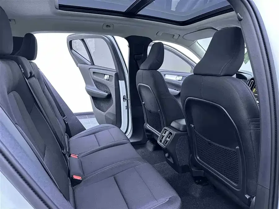 Volvo XC40 2022 T4 four-wheel drive smart travel fashion version 2022 — миниатюра 3