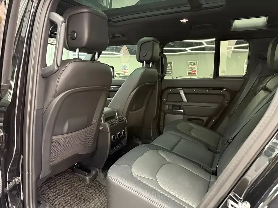 Land Rover guard Land Rover Defender 2024 110 3.0T P400 X-DYNAMIC HSE 2024 — миниатюра 3