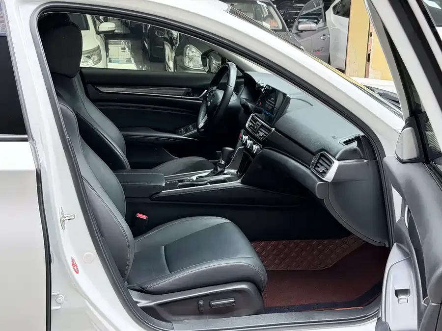 Honda Accord 2022 Accord 260TURBO Fantasy Night Premium Edition 2023 — миниатюра 3