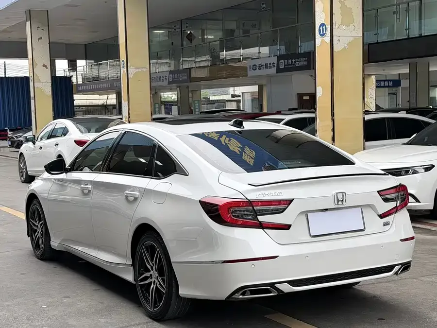 Honda Accord 2022 Accord 260TURBO Fantasy Night Premium Edition 2023 — миниатюра 4