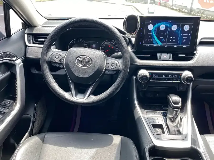Toyota Wildlander Wildlander 2022 2.0L CVT 4WD Luxury PLUS Edition 2023 — миниатюра 2