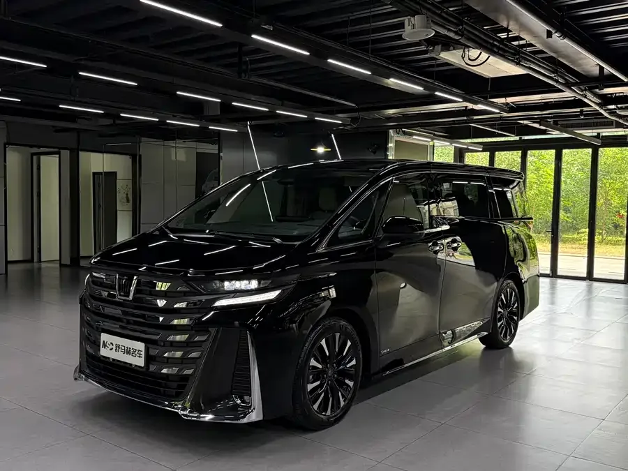 Toyota Crown Vellfire 2025