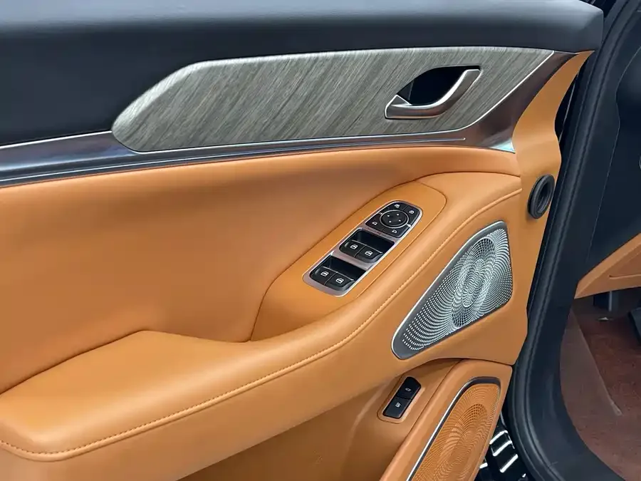 WEY Blue Mountains Wei Brand Blue Mountain 2023 four-wheel drive long-range version 2024 — миниатюра 3