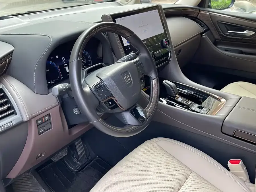 Toyota Crown Vellfire Vellfire 2025 Crown Hybrid 2.5L Ink Gold Executive Edition 2025 — миниатюра 3