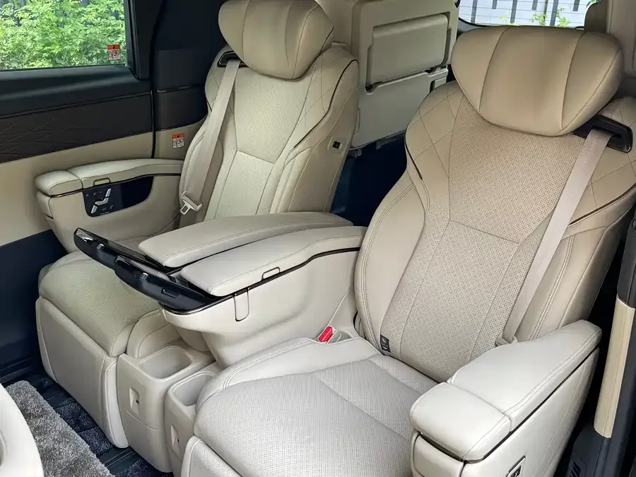 Toyota Crown Vellfire Vellfire 2025 Crown Hybrid 2.5L Ink Gold Executive Edition 2025 — миниатюра 5