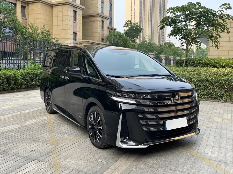 Toyota Crown Vellfire 2025