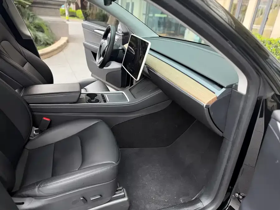 Tesla Model Y Model Y 2022 rear-wheel drive version 2022 — миниатюра 2