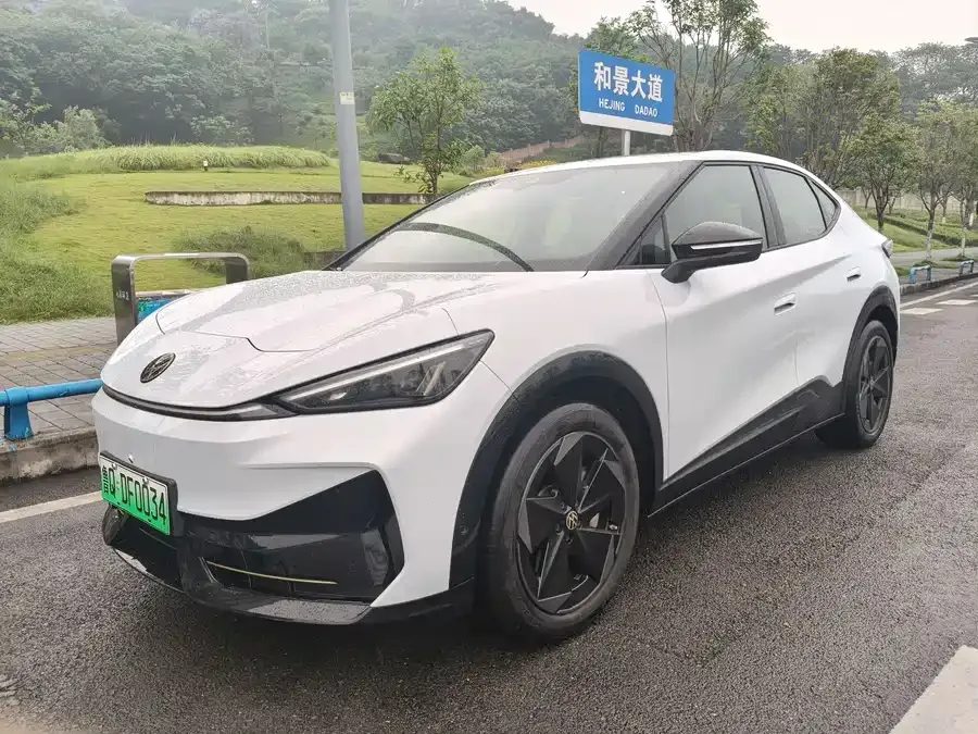 Volkswagen ID. Unyx 2024 Ultra Long Range Edition 2025 — фото 1, купить с доставкой в Москву